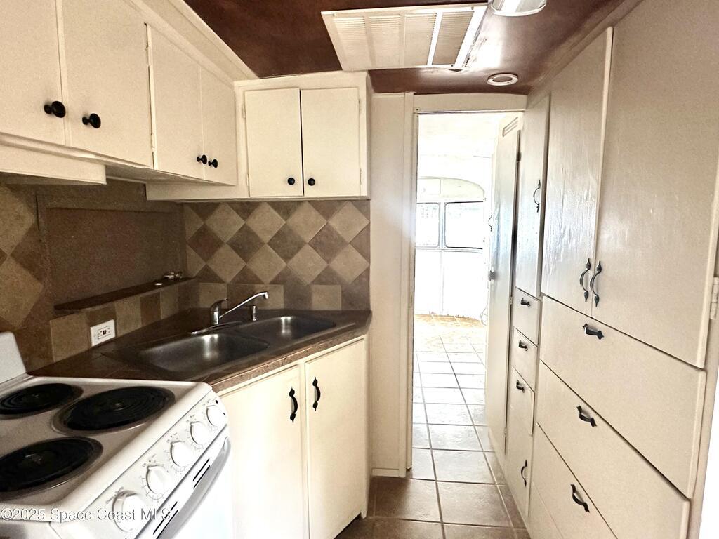 377 W Merritt Avenue, Merritt Island, FL 32953