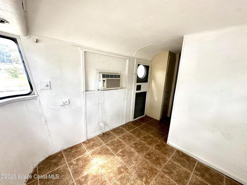 377 W Merritt Avenue, Merritt Island, FL 32953