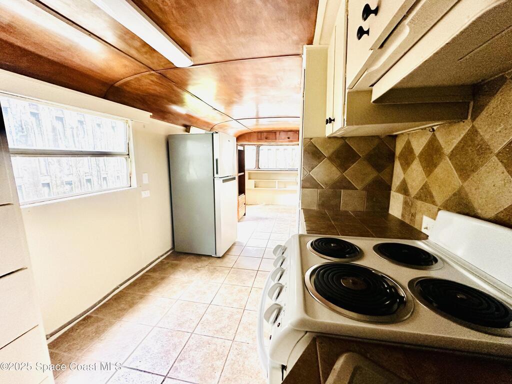 377 W Merritt Avenue, Merritt Island, FL 32953