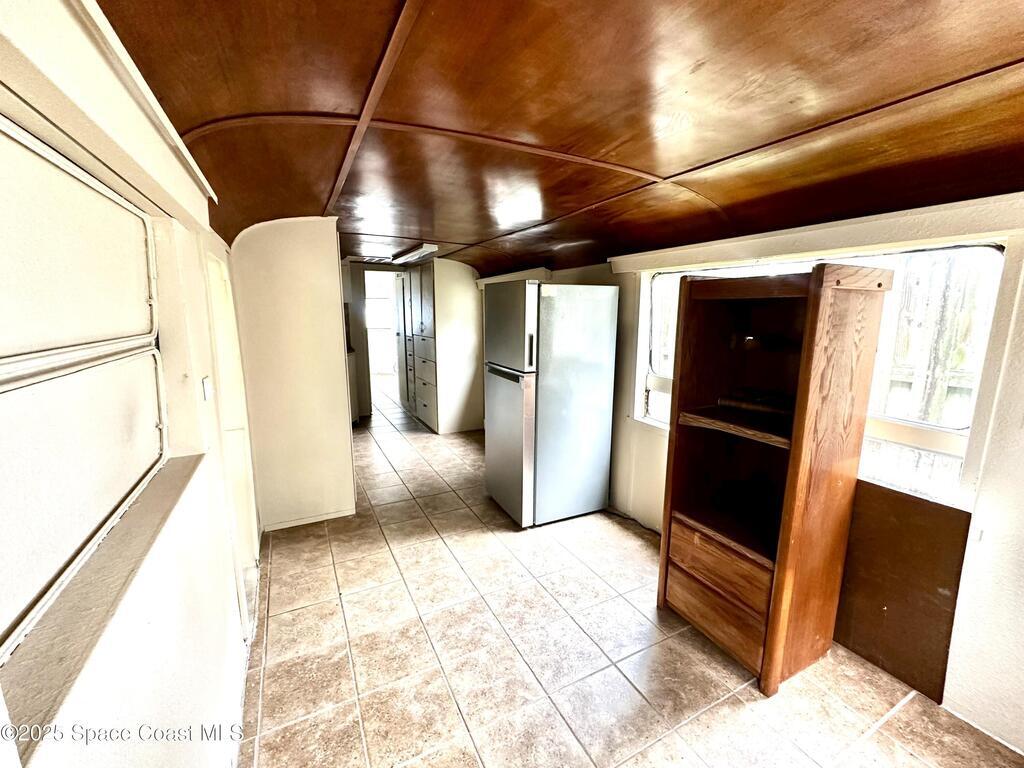 377 W Merritt Avenue, Merritt Island, FL 32953