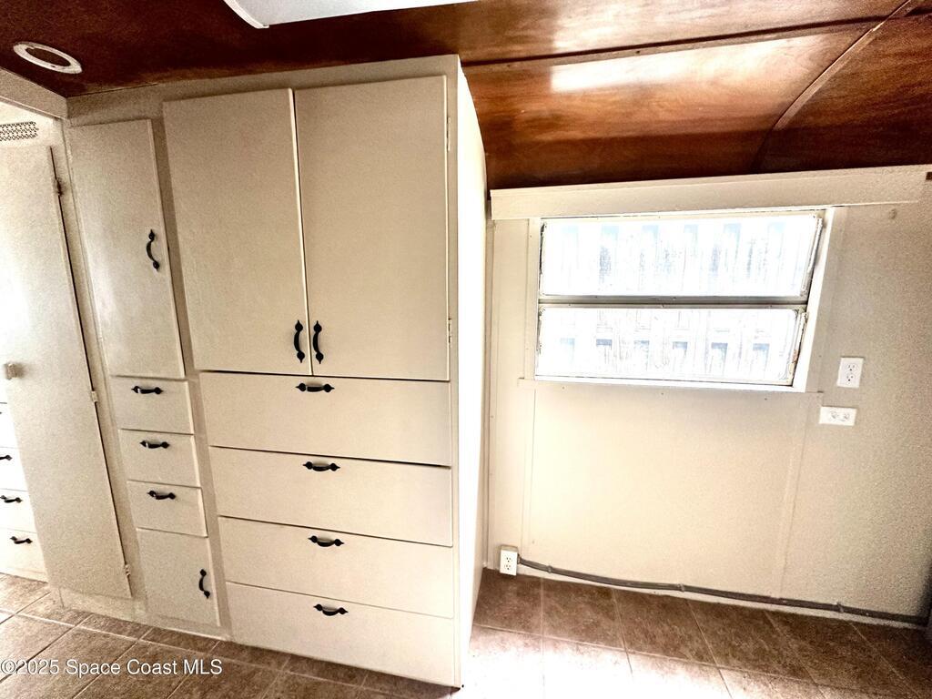 377 W Merritt Avenue, Merritt Island, FL 32953