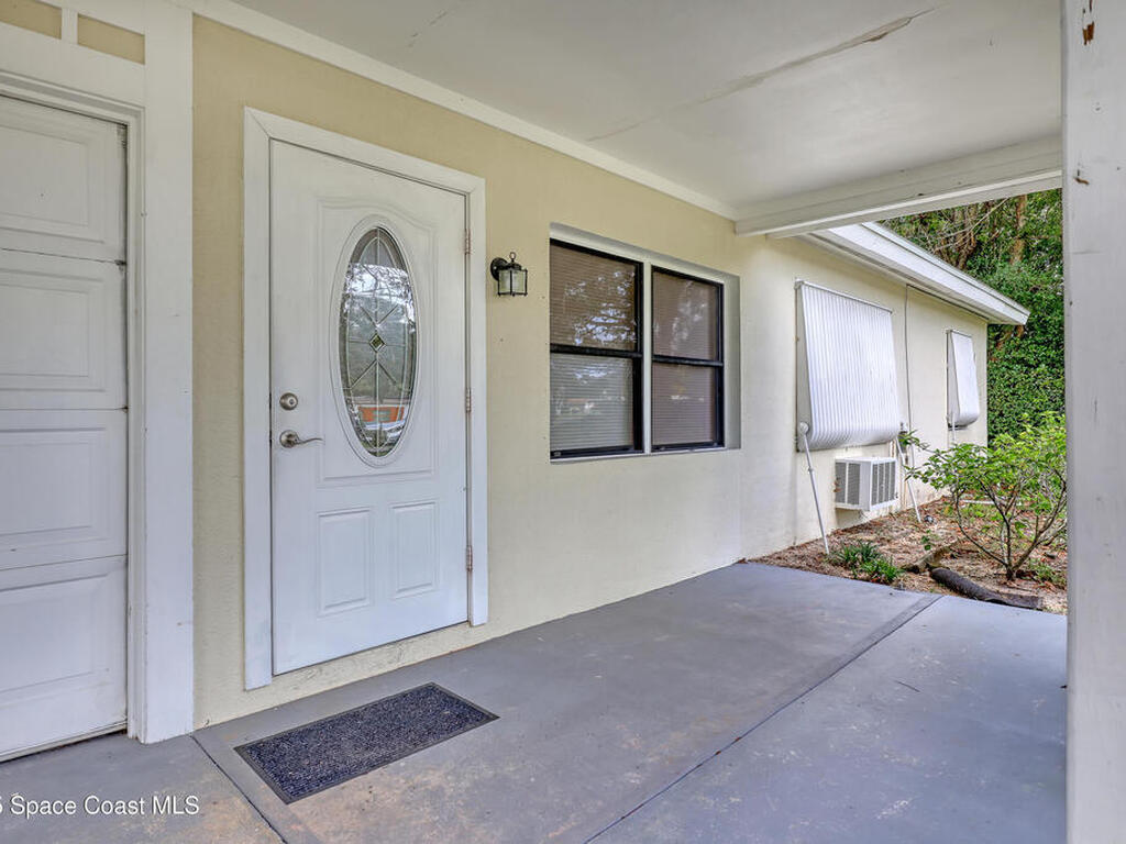 1915 47th Avenue, Vero Beach, FL 32966