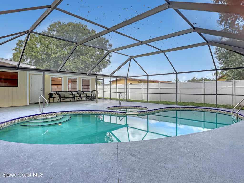 1915 47th Avenue, Vero Beach, FL 32966