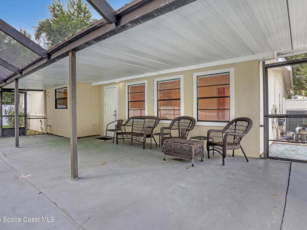 1915 47th Avenue, Vero Beach, FL 32966