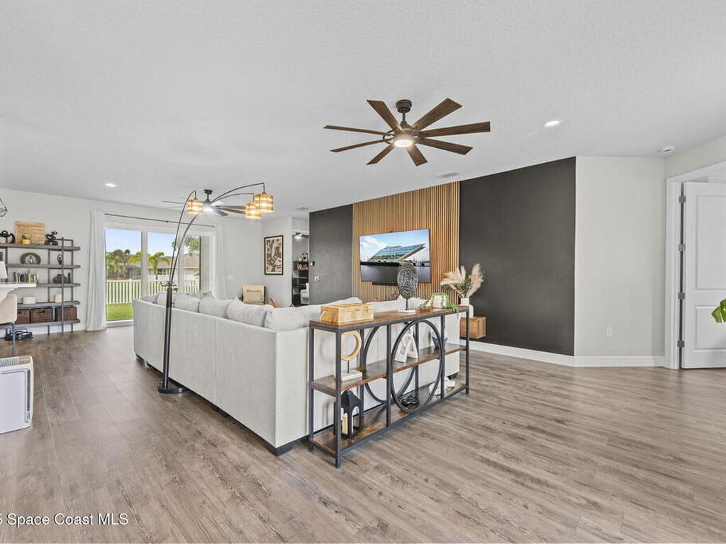 1085 Captiva Island Circle, Palm Bay, FL 32908