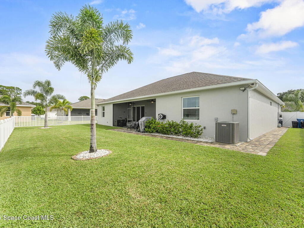 1085 Captiva Island Circle, Palm Bay, FL 32908