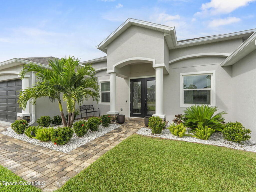 1085 Captiva Island Circle, Palm Bay, FL 32908