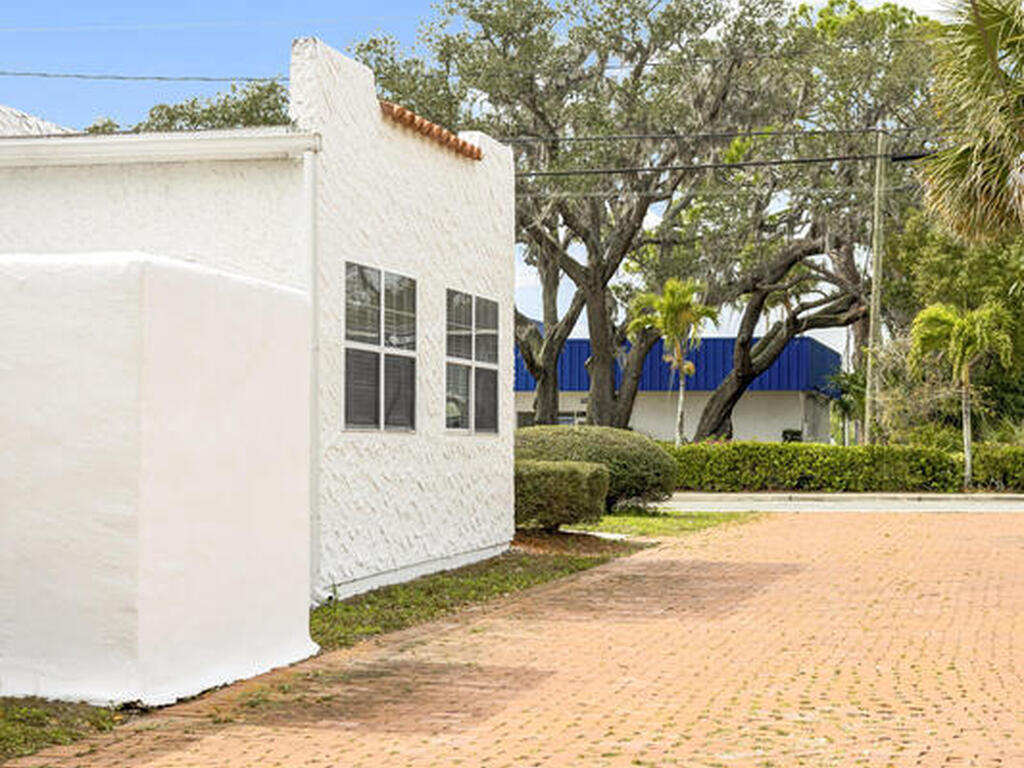 1003 S Washington Avenue, Titusville, FL 32780