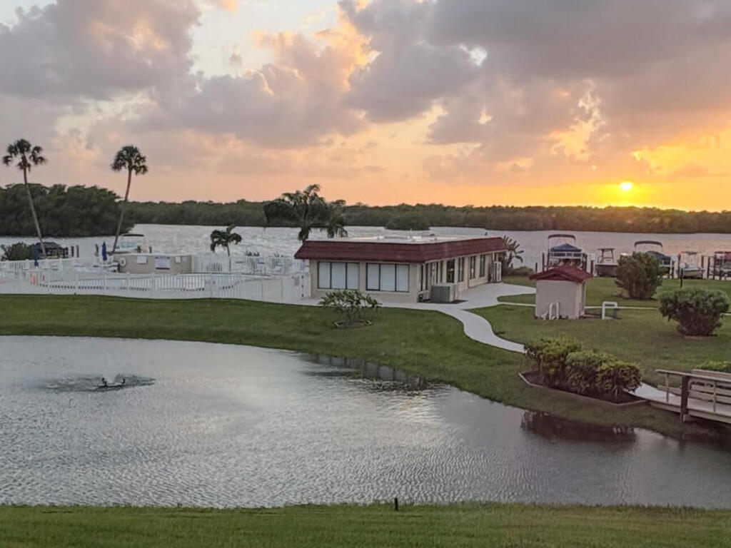 760 S Brevard Avenue, Cocoa Beach, FL 32931