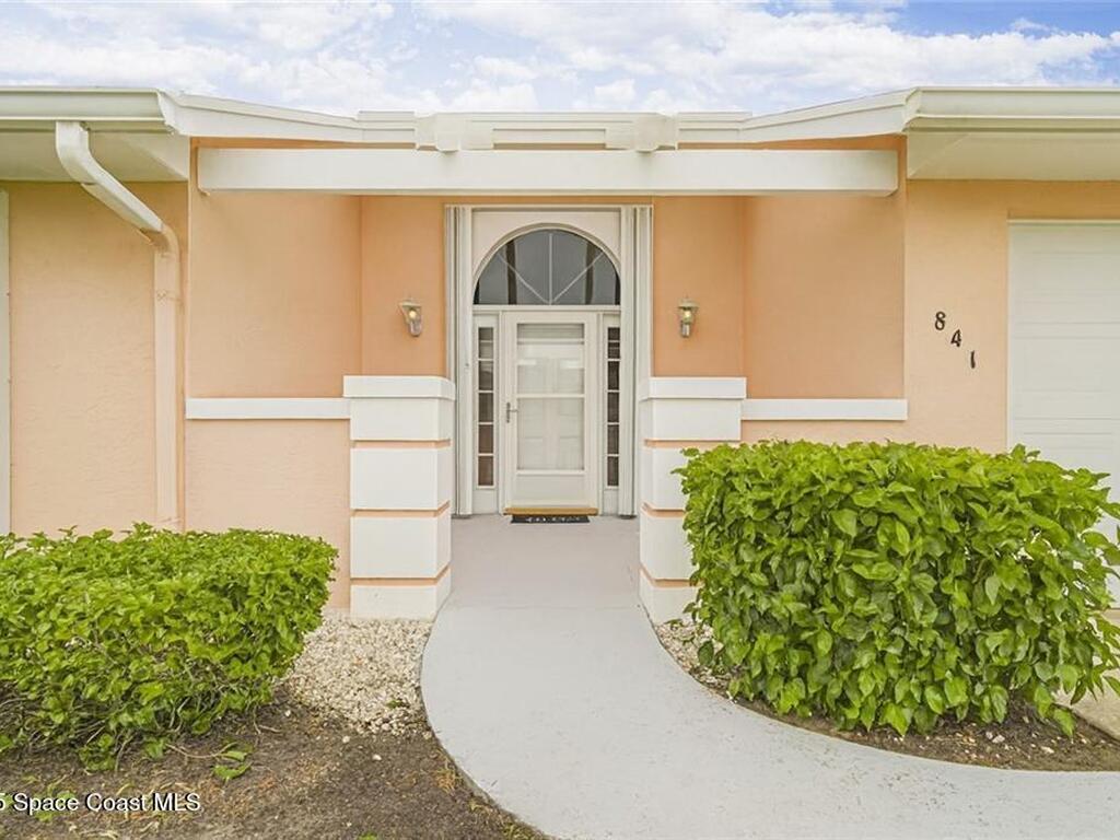 841 Lake Orchid Circle, Vero Beach, FL 32962