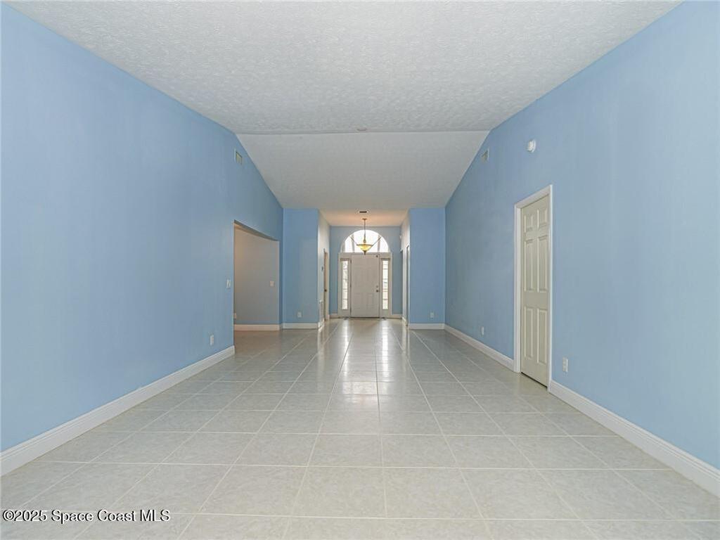 841 Lake Orchid Circle, Vero Beach, FL 32962