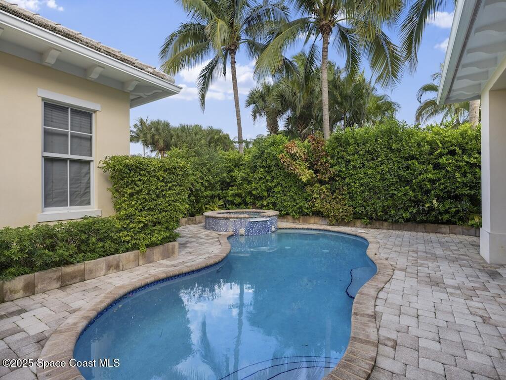 6585 Martinique Way, Vero Beach, FL 32967