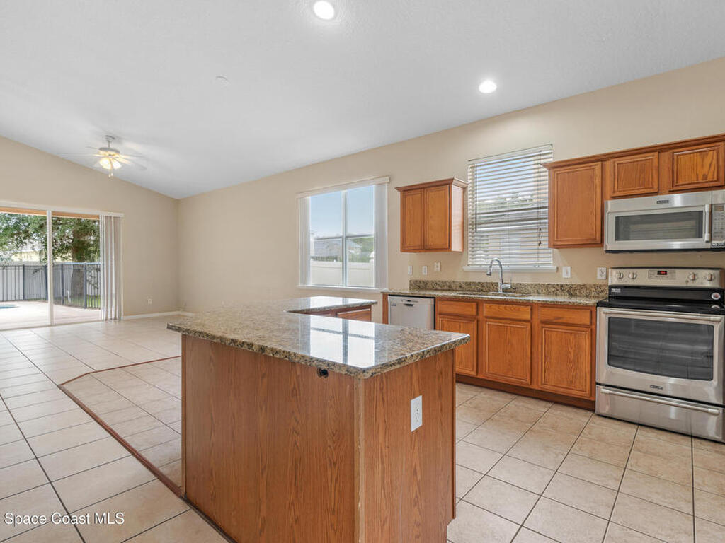 14330 Fieldstone Lake Way, Orlando, FL 32824