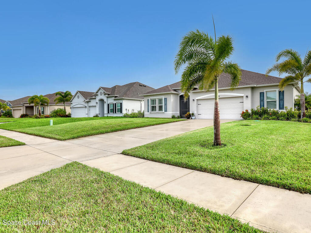 4428 Lago Vista Drive, Micco, FL 32976