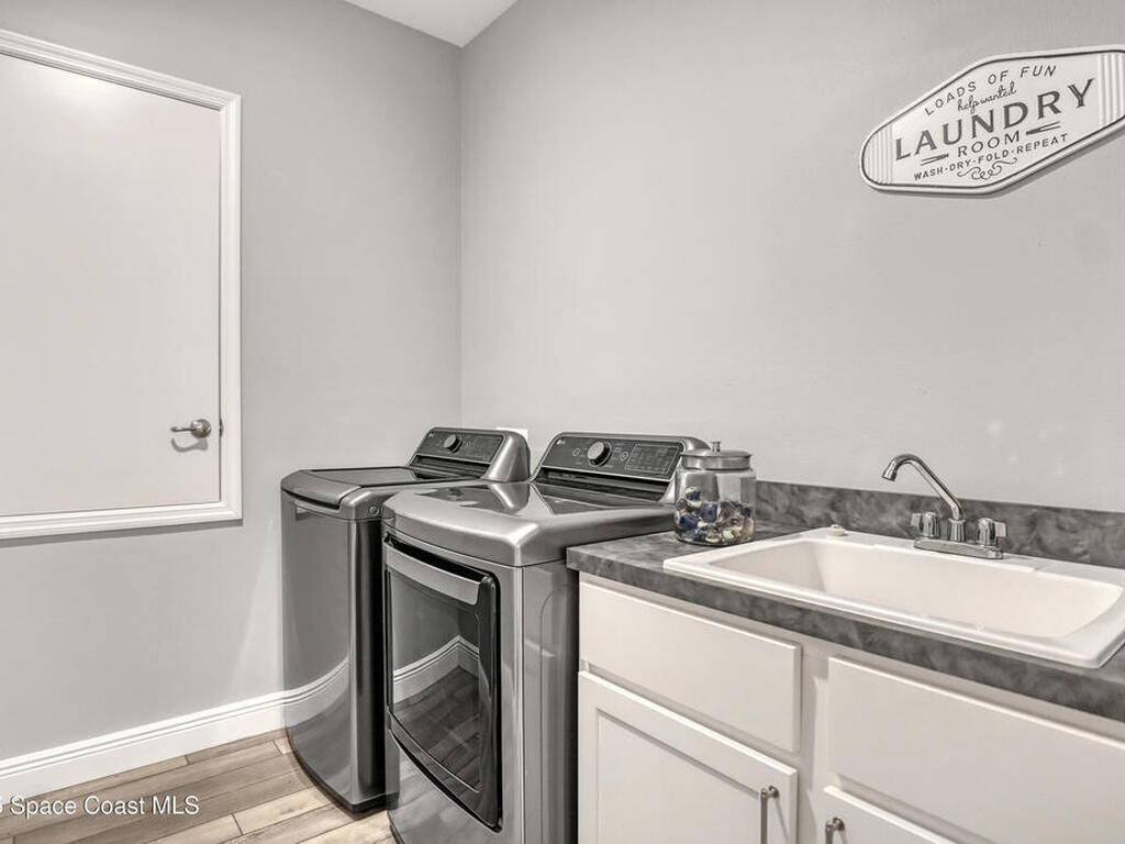 4428 Lago Vista Drive, Micco, FL 32976