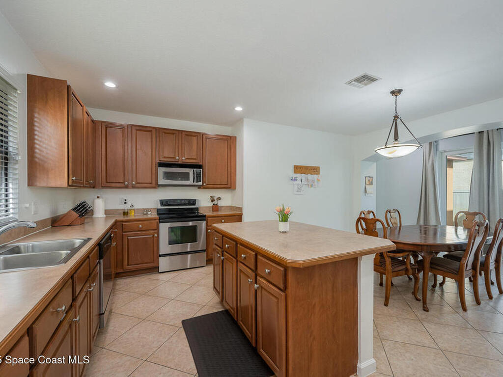 2842 Glenridge Circle, Merritt Island, FL 32953