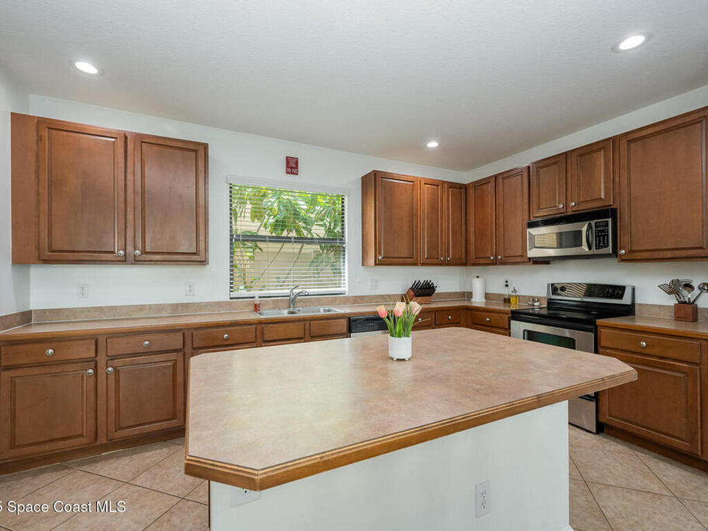 2842 Glenridge Circle, Merritt Island, FL 32953