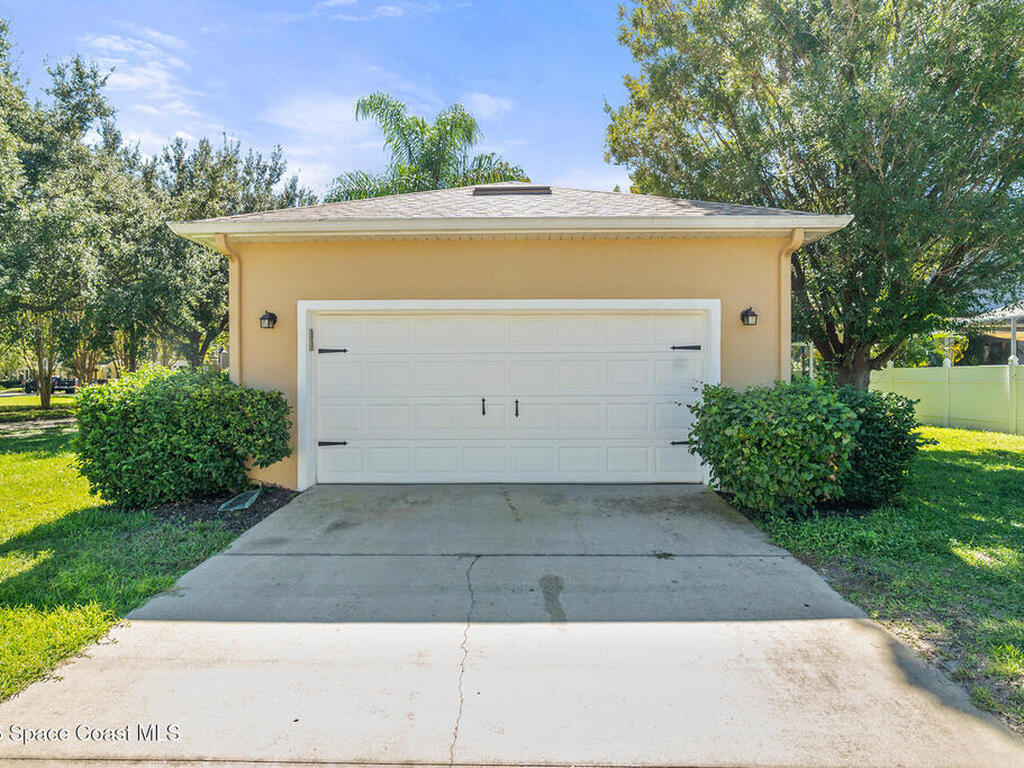 6913 Beargrass Road, Harmony, FL 34773