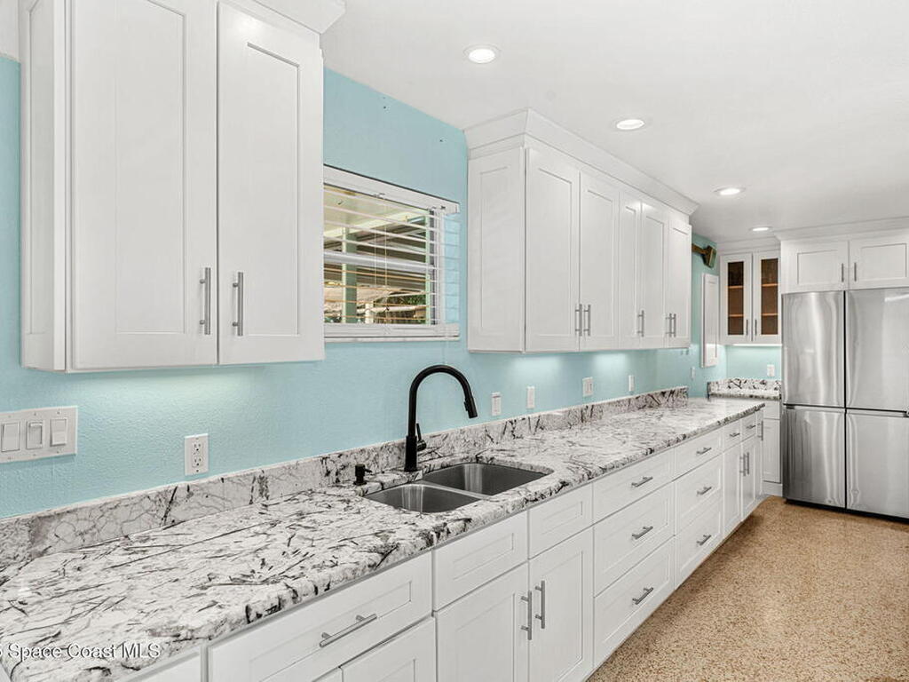 286 S Orlando Avenue, Cocoa Beach, FL 32931