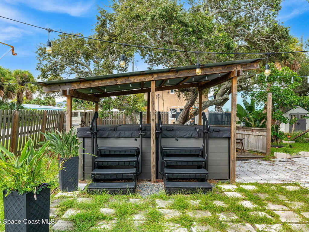 286 S Orlando Avenue, Cocoa Beach, FL 32931