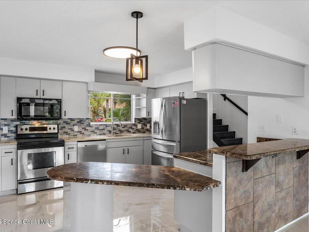 807 W Central Boulevard, Cape Canaveral, FL 32920