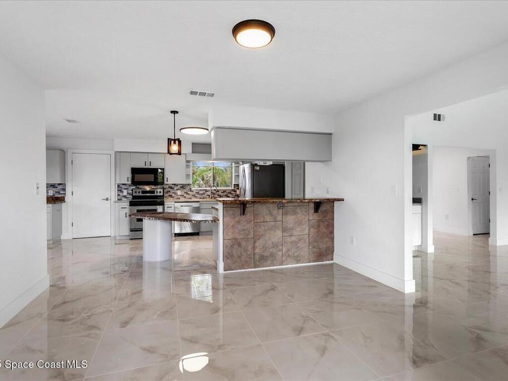 807 W Central Boulevard, Cape Canaveral, FL 32920