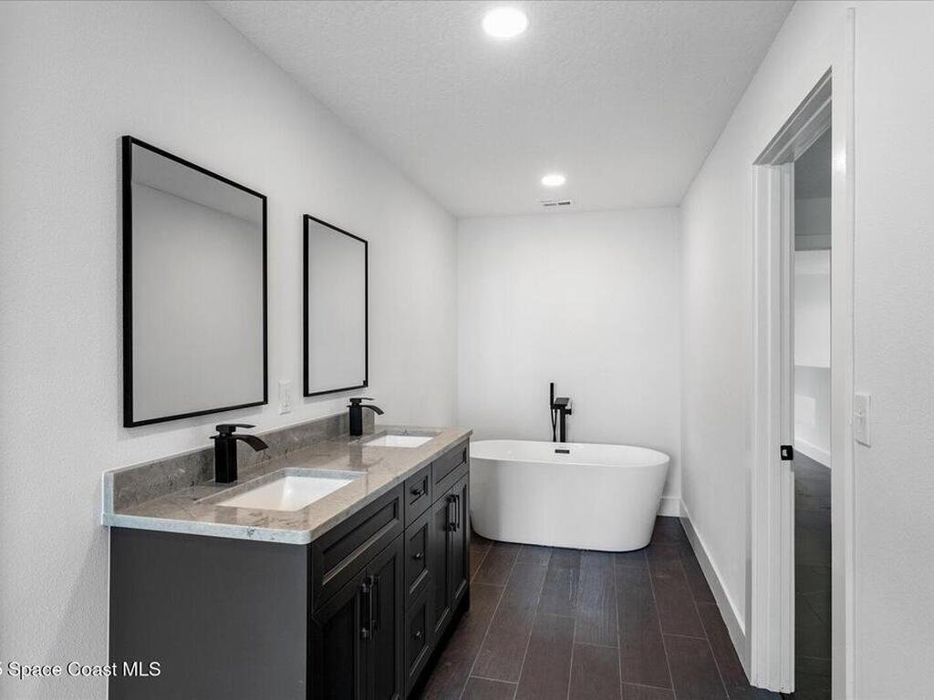 807 W Central Boulevard, Cape Canaveral, FL 32920