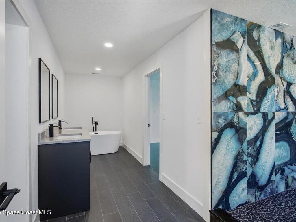 807 W Central Boulevard, Cape Canaveral, FL 32920