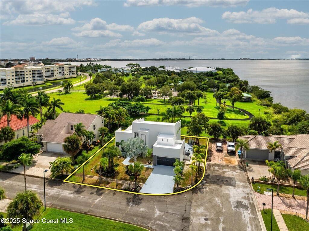 807 W Central Boulevard, Cape Canaveral, FL 32920