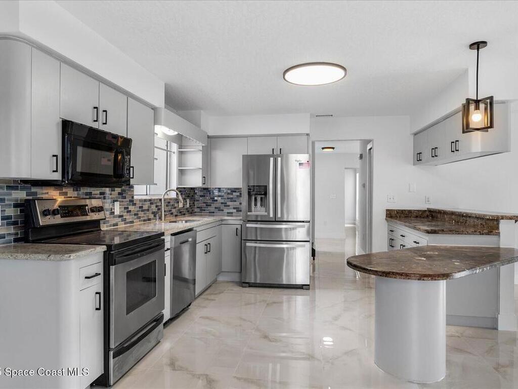 807 W Central Boulevard, Cape Canaveral, FL 32920