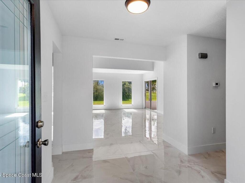 807 W Central Boulevard, Cape Canaveral, FL 32920