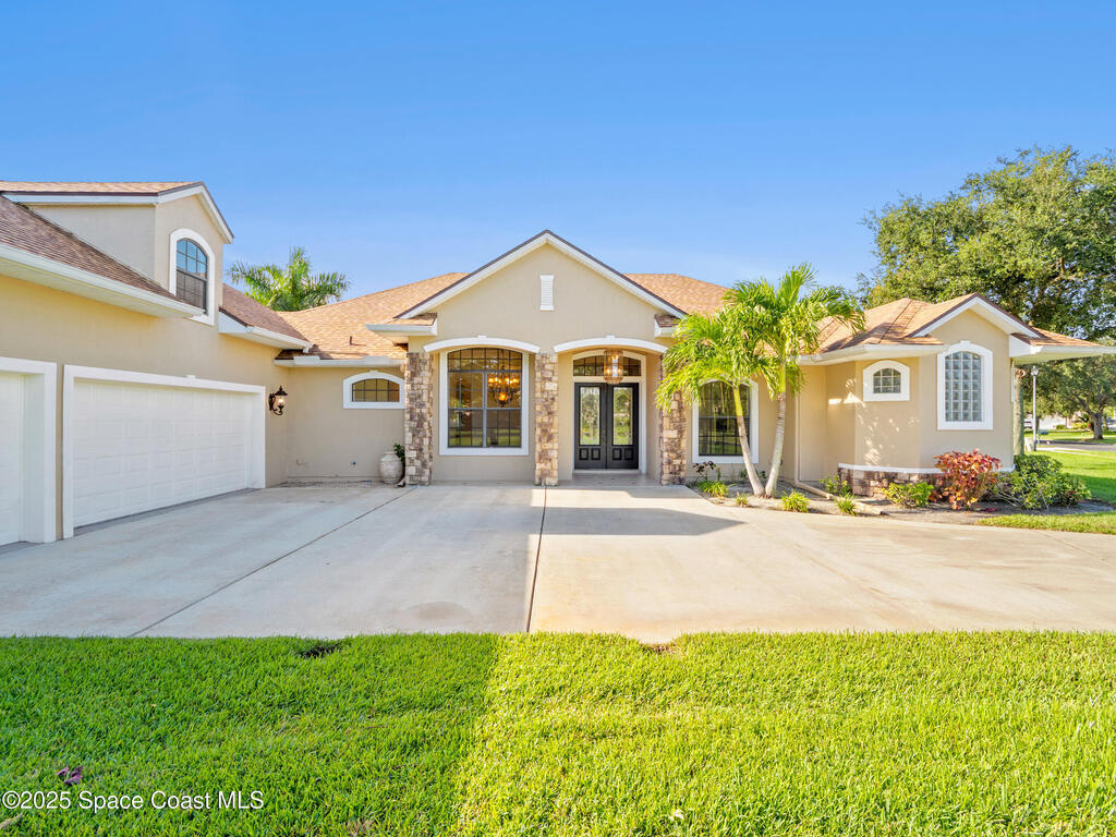 896 Yellow Wood Court, Palm Bay, FL 32909