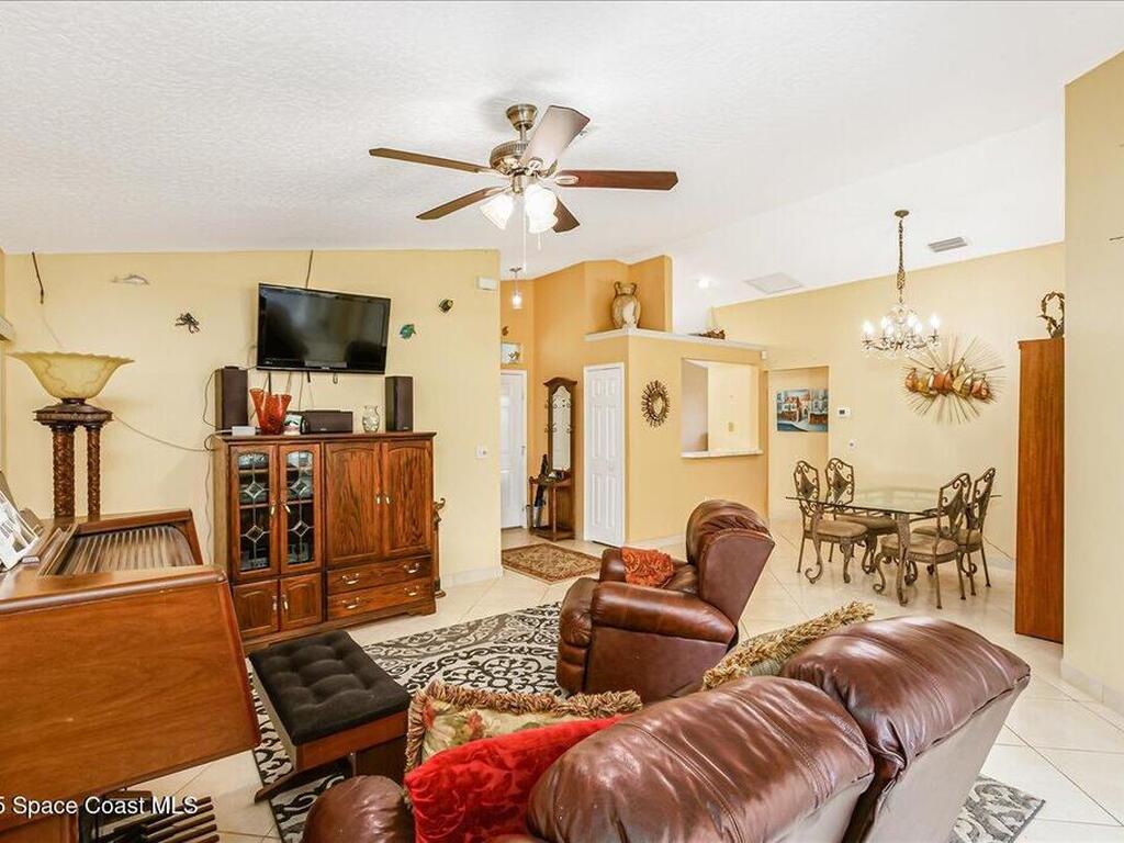 2492 Coral Ridge Circle, Melbourne, FL 32935