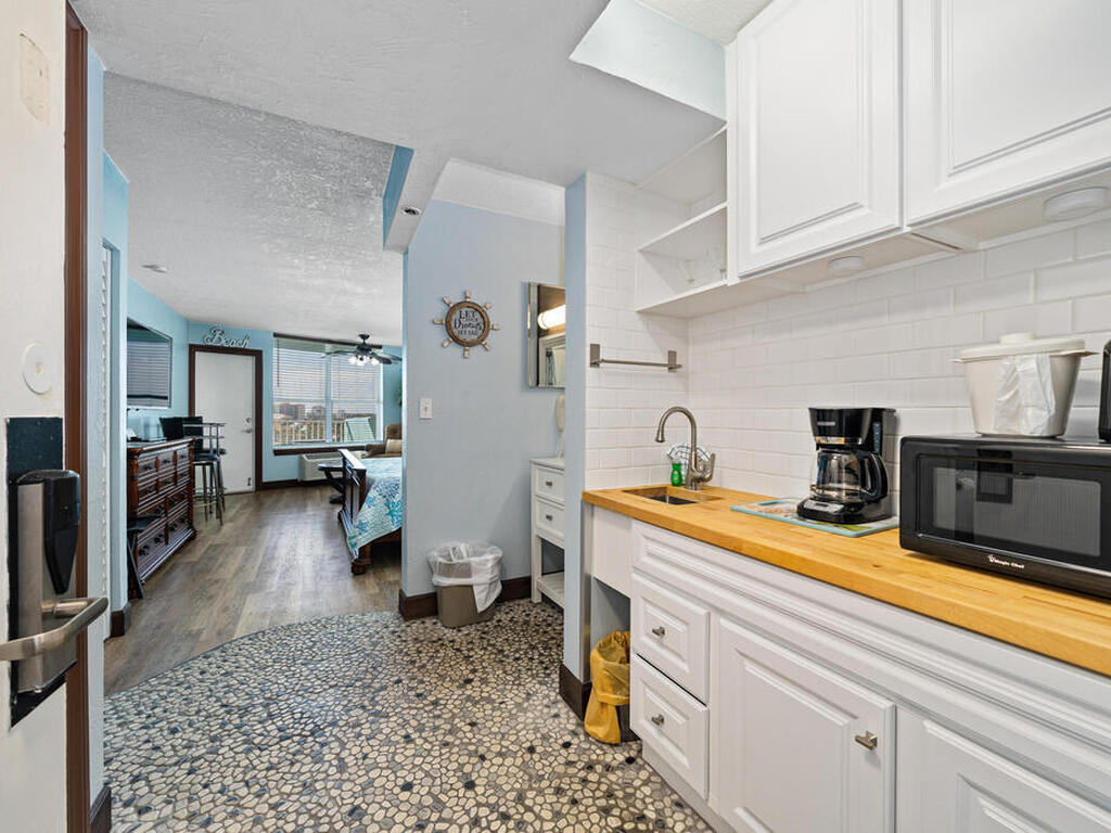 313 S Atlantic Avenue, Daytona Beach, FL 32118