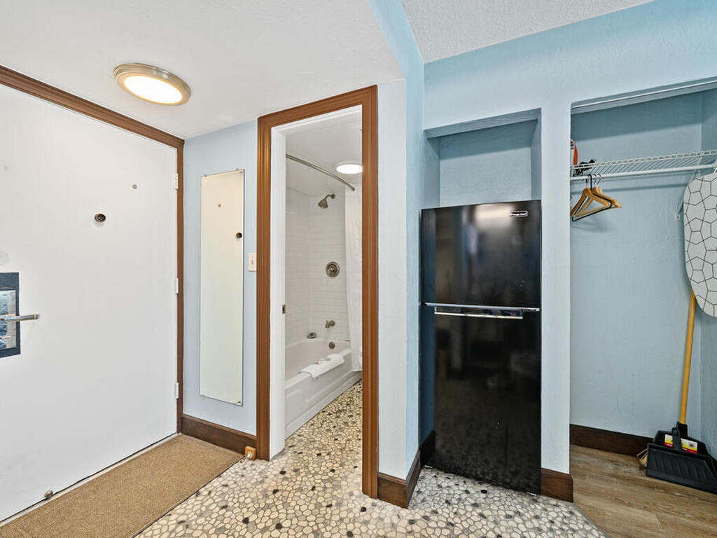 313 S Atlantic Avenue, Daytona Beach, FL 32118