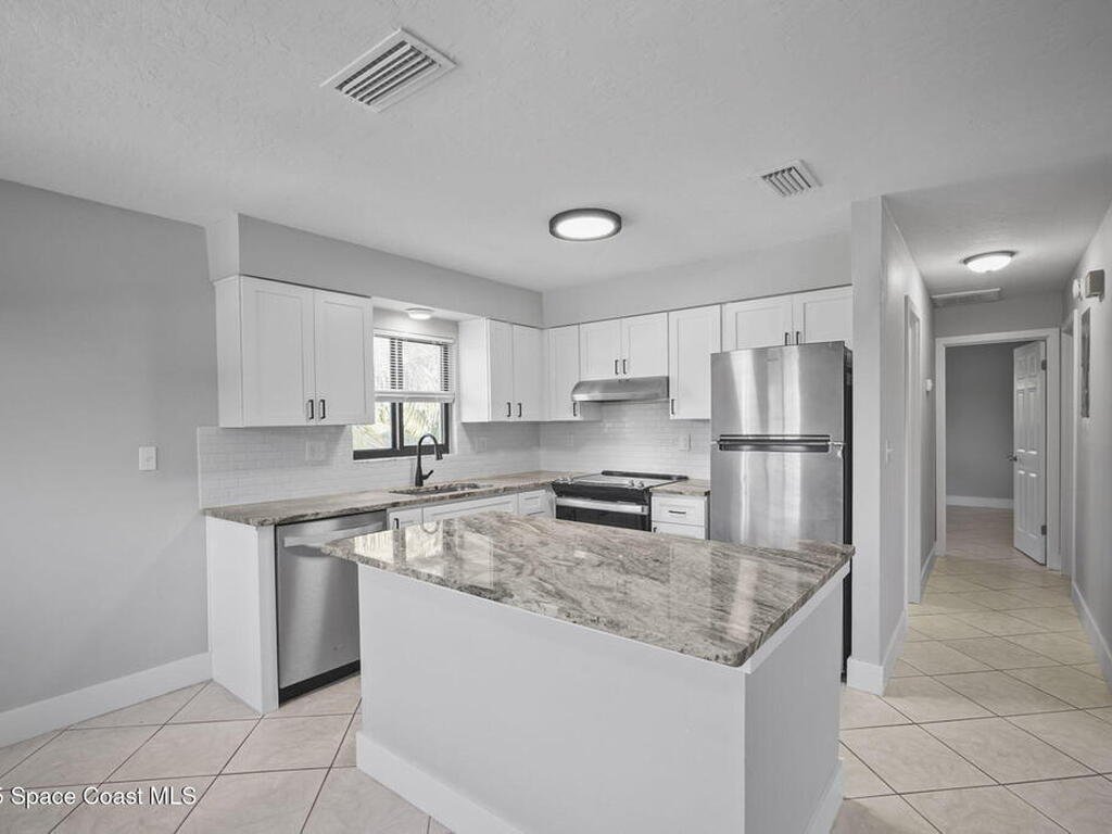 201 Cocoa Isles Boulevard, Cocoa Beach, FL 32931