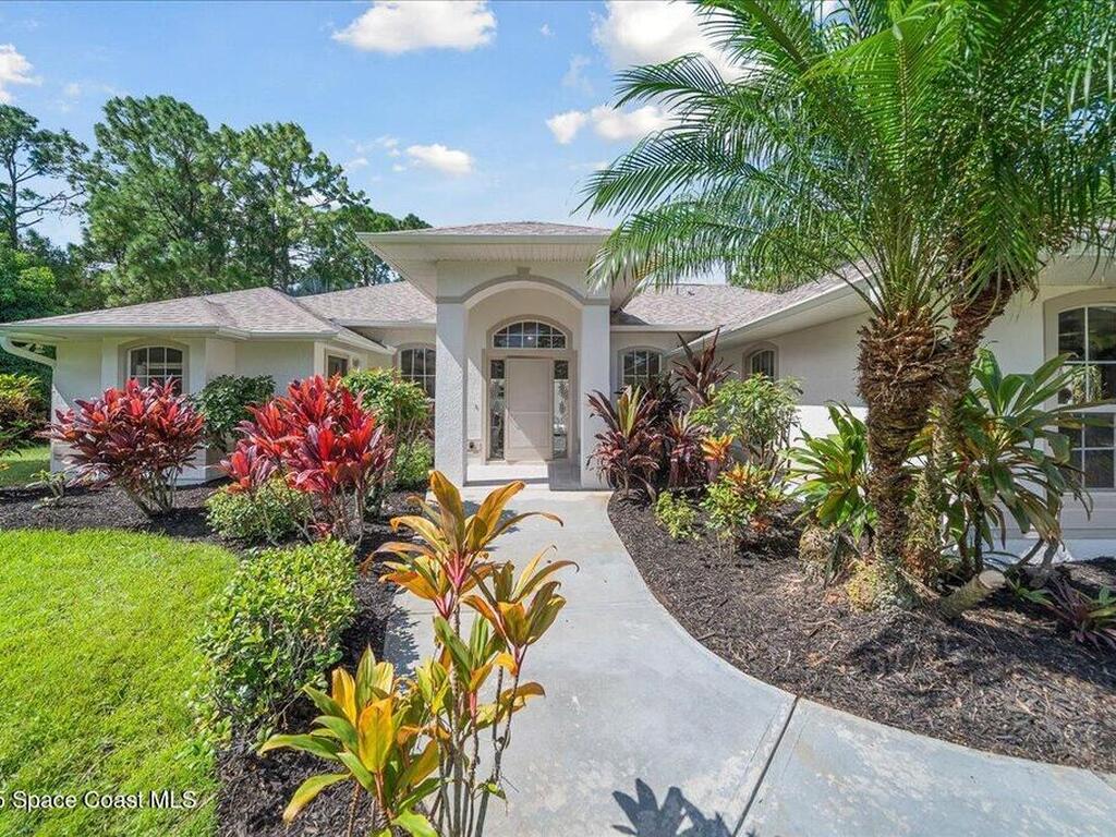 7965 93rd Avenue, Vero Beach, FL 32967