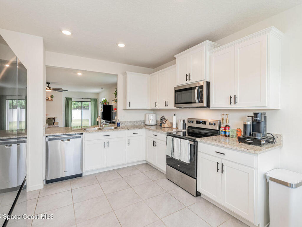 943 Remington Green Drive, Palm Bay, FL 32909