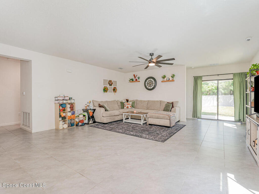 943 Remington Green Drive, Palm Bay, FL 32909
