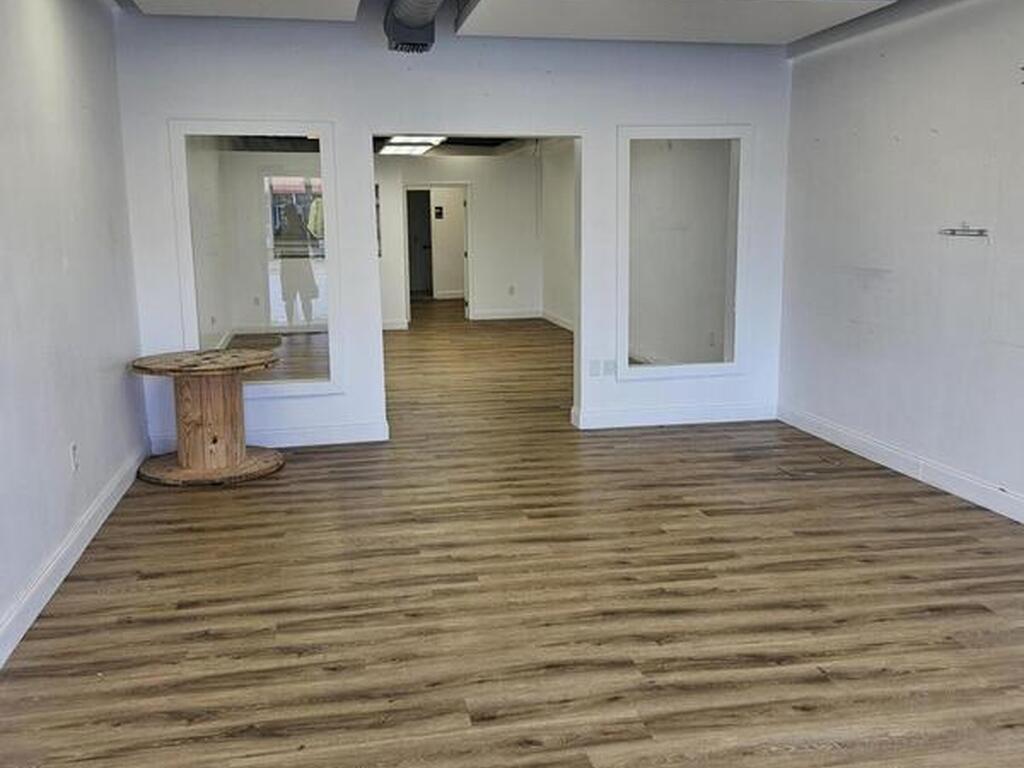 91 E Merritt Island Causeway, Merritt Island, FL 32952