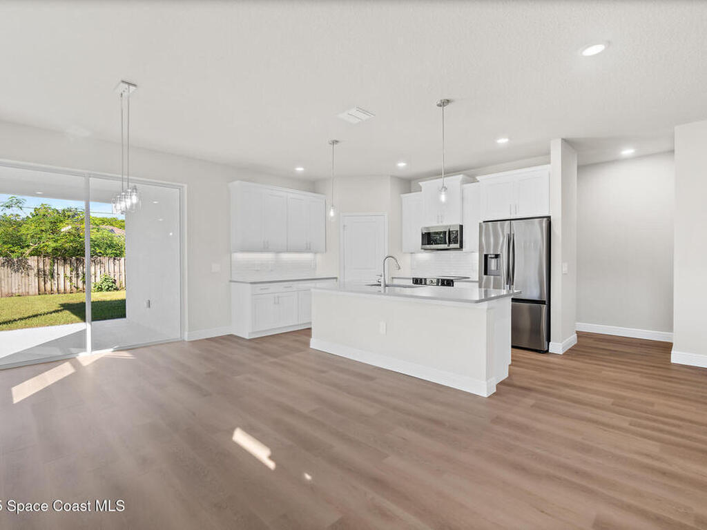 826 Hartsdale Avenue, Palm Bay, FL 32908