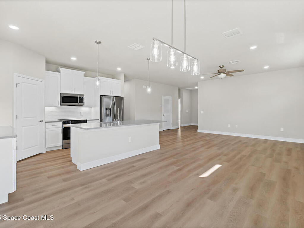 826 Hartsdale Avenue, Palm Bay, FL 32908