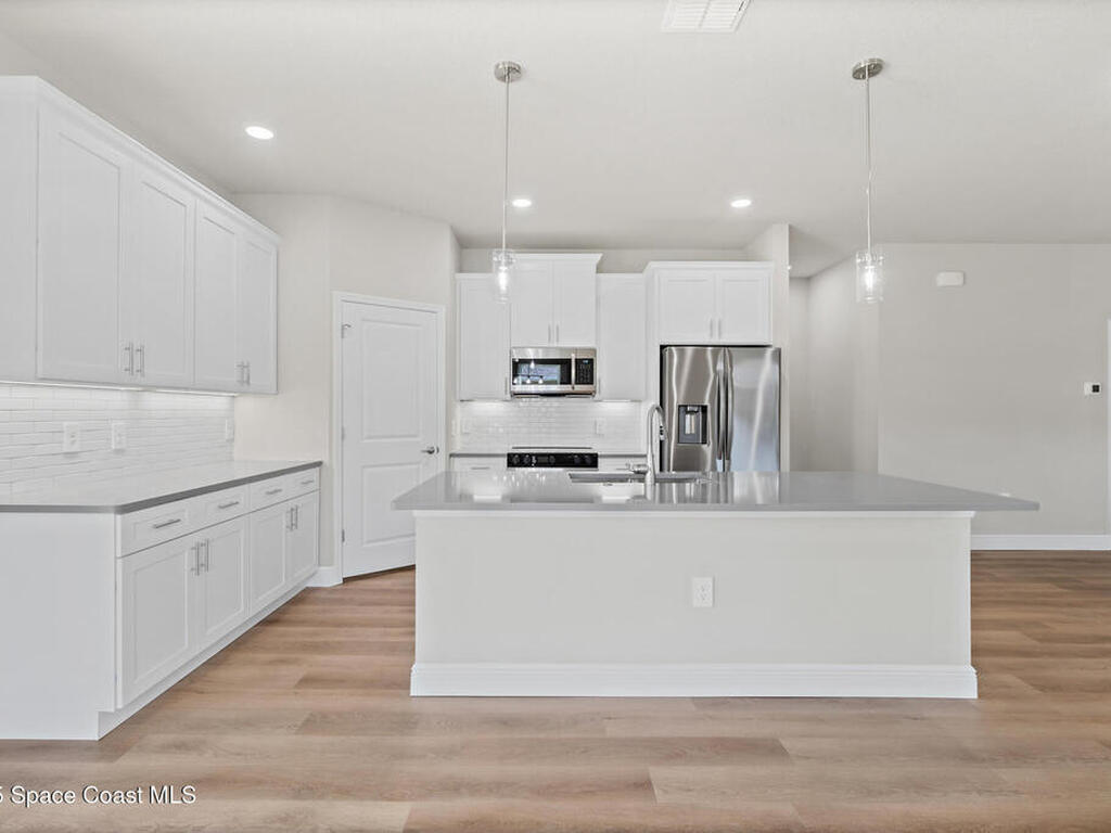 826 Hartsdale Avenue, Palm Bay, FL 32908