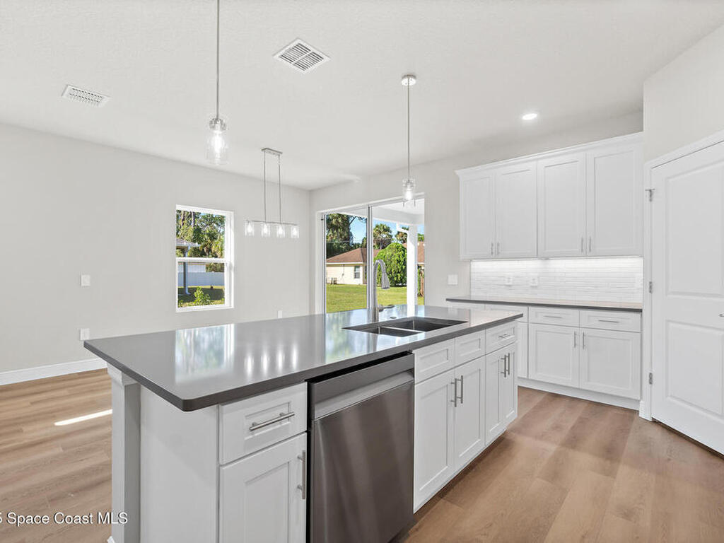 826 Hartsdale Avenue, Palm Bay, FL 32908