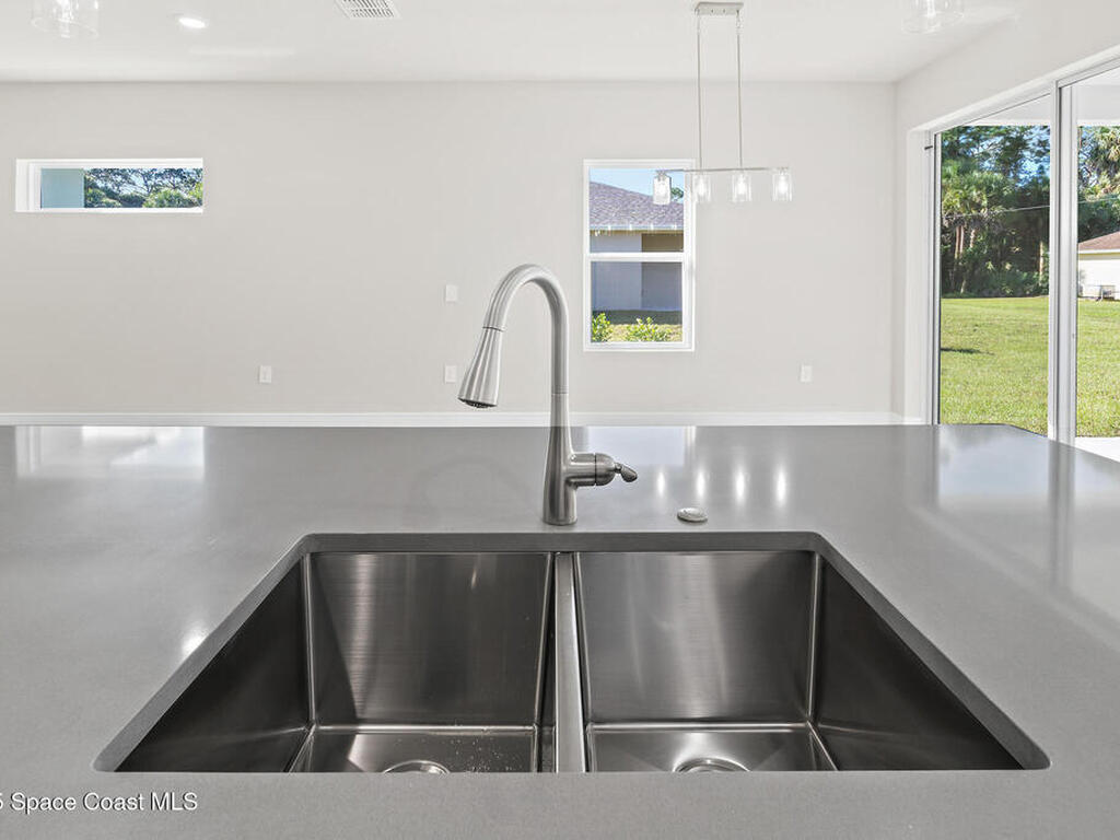 826 Hartsdale Avenue, Palm Bay, FL 32908