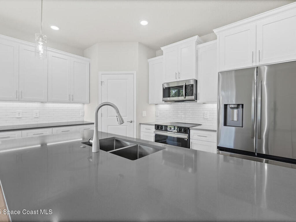 826 Hartsdale Avenue, Palm Bay, FL 32908