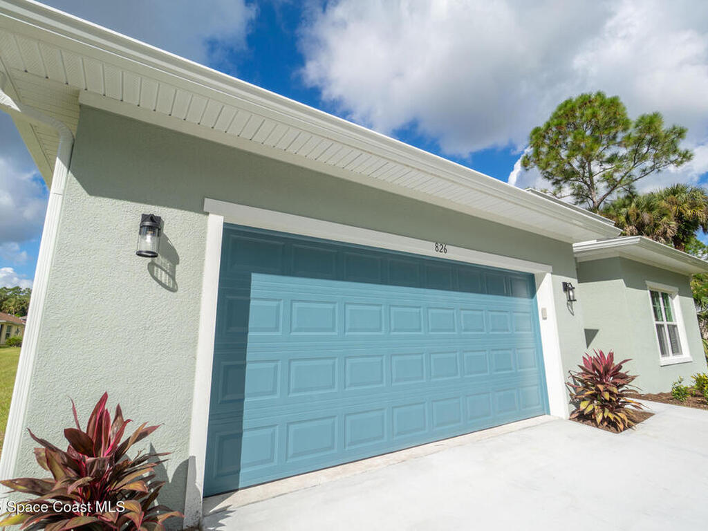 826 Hartsdale Avenue, Palm Bay, FL 32908