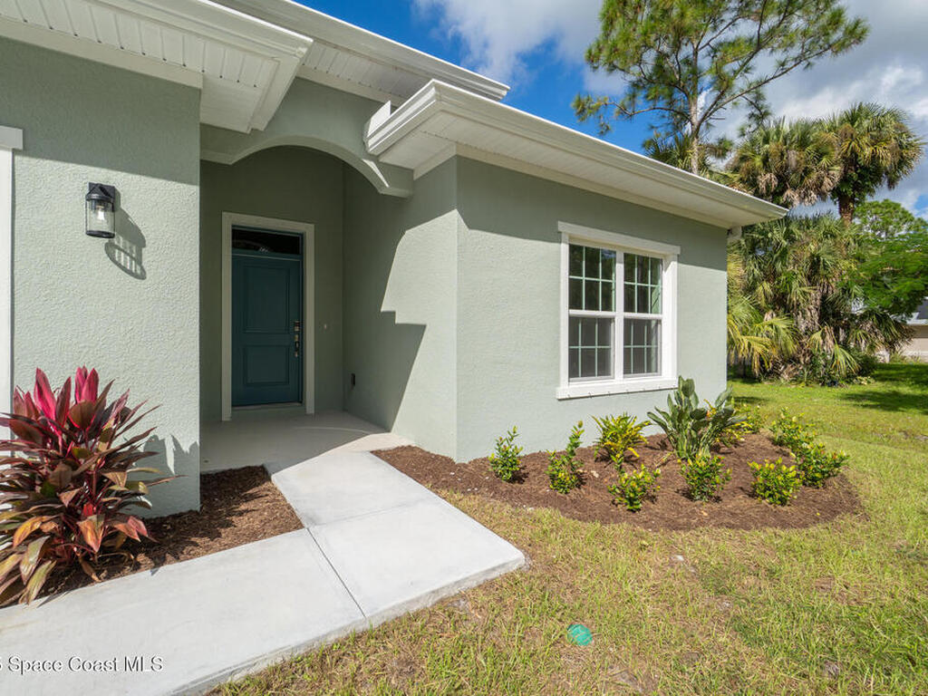 826 Hartsdale Avenue, Palm Bay, FL 32908