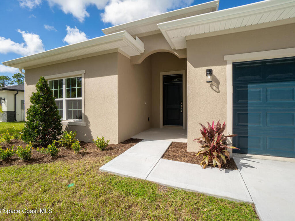 834 Hartsdale Avenue, Palm Bay, FL 32908