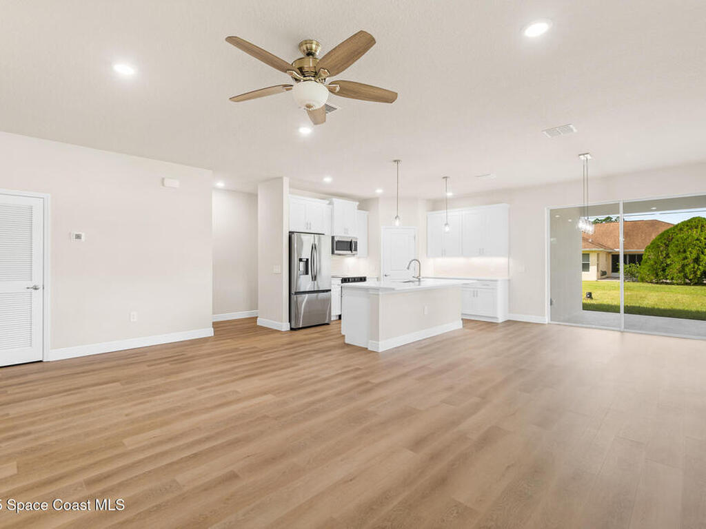 834 Hartsdale Avenue, Palm Bay, FL 32908